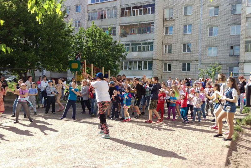 Праздник " Здравствуй лето!" на ул.Попова